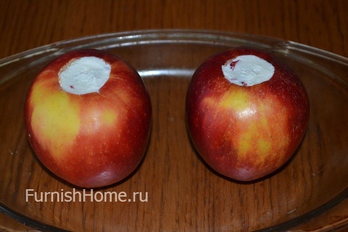 Запеченные яблоки с творогом и вишней