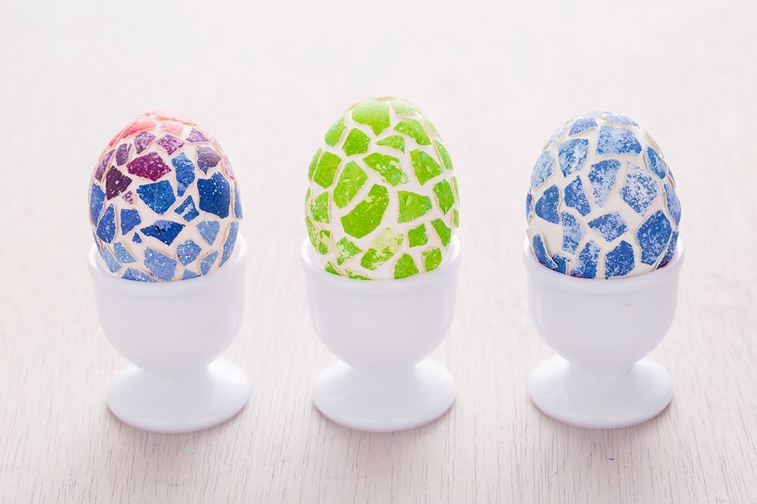 Как сделать мозаичные пасхальные яйца