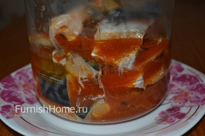 Маринованная скумбрия в томатном соусе