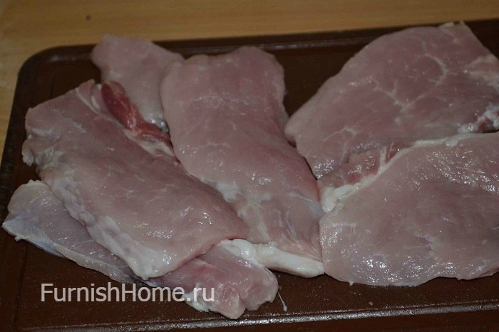 Свинина, запеченная с помидорами и сыром