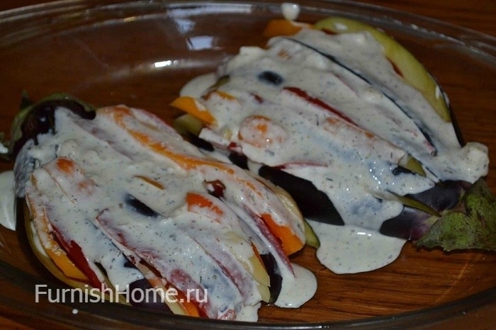 Веер из баклажанов с овощами и сыром
