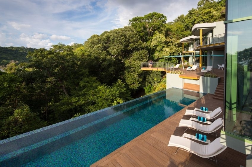 Современный роскошный дом в тропиках Коста-Рике