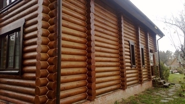 Если вы не хотите проводить герметизацию деревянного дома самостоятельно, обратитесь к услугам профессионалов