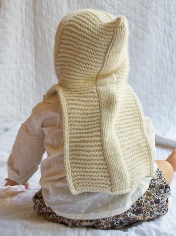 Уютное вязаное пончо «манишка» с капюшоном для детей
