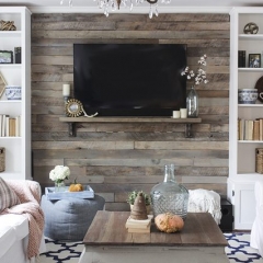 Как декорировать стену с телевизором при помощи поддонов