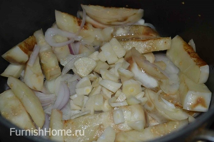 Картошка со свининой, овощами и маслинами
