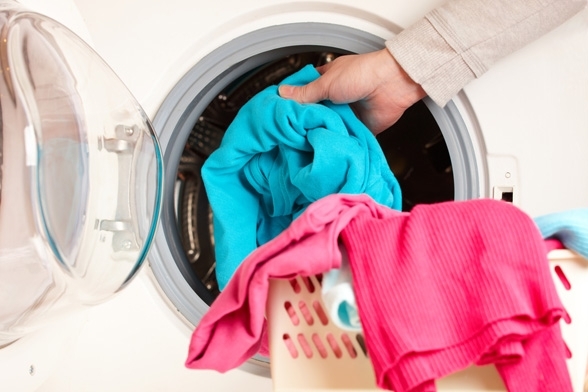Выньте одежду быстро из сушилки