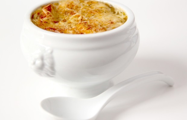 Французский суп с карамельным луком