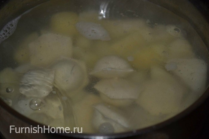Суп из пельменей с картошкой