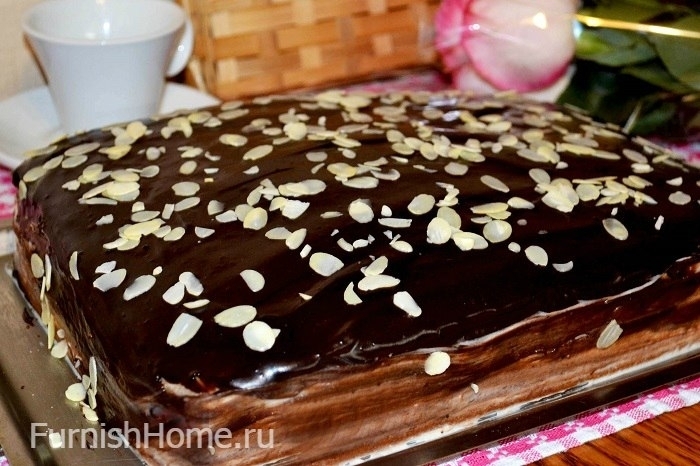 Шоколадный торт с вишней и сметанным кремом