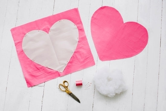 Подушка-сердце в подарок на День Святого Валентина