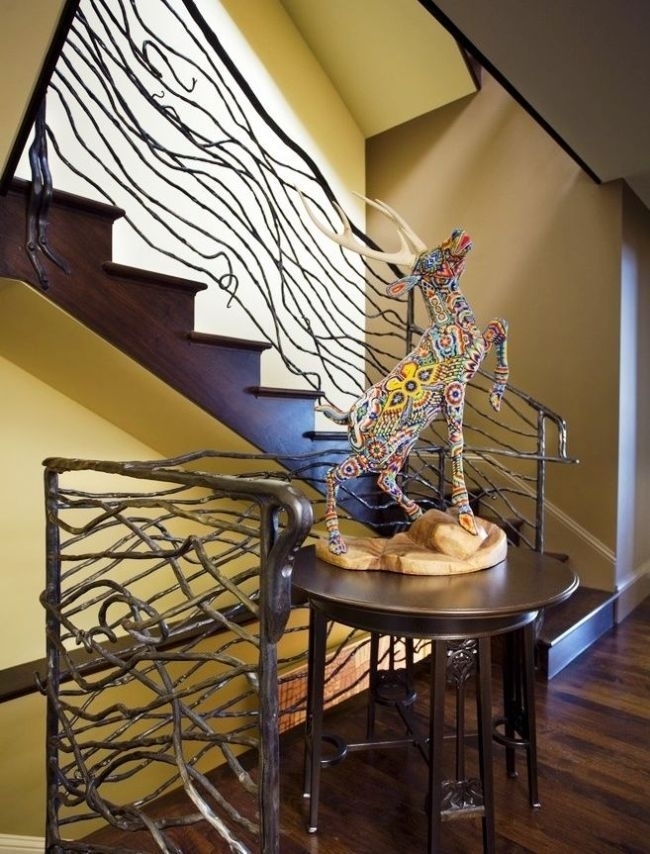 Кованые лестничные перила выполнены в стиле модерн Кованые лестничные перила выполнены в стиле модерн