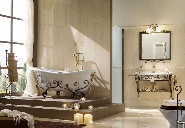 Изысканные кованые элементы в ванной Изысканные кованые элементы в ванной