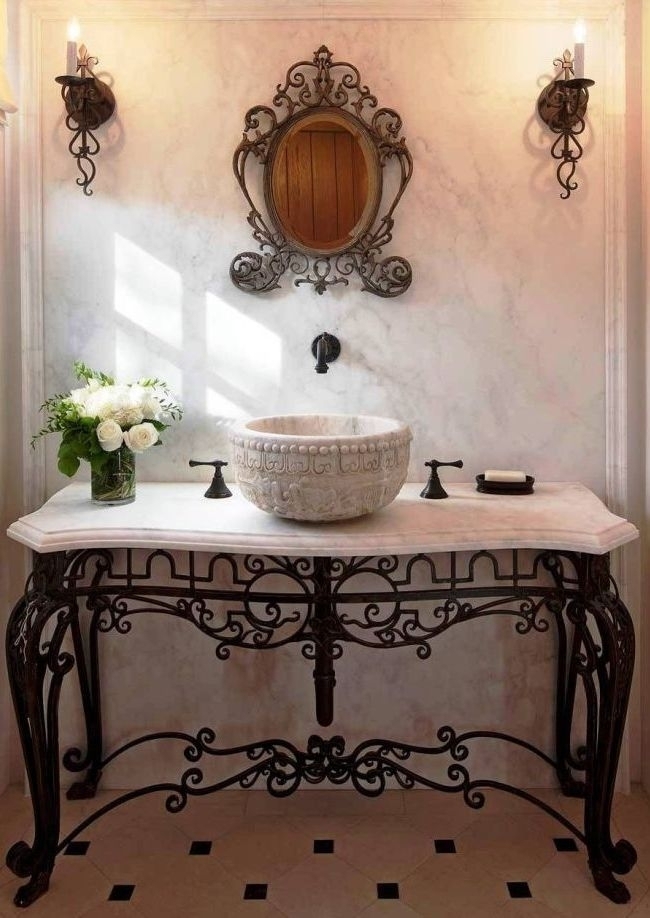 Изысканные кованые элементы в ванной Изысканные кованые элементы в ванной