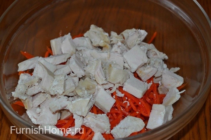 Салат из куриного филе, маринованных опят и корейской морковки