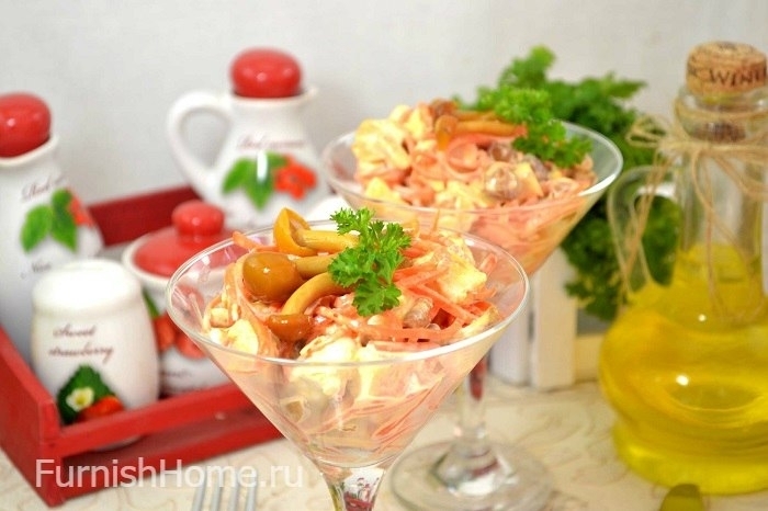 Салат из куриного филе, маринованных опят и корейской морковки