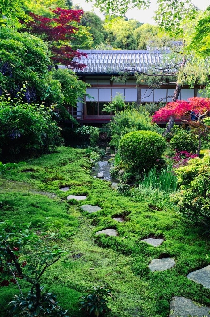 Камни – непременная черта японского стиля в ландшафте