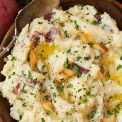 Картофельное пюре с жареным чесноком Картофельное пюре с жареным чесноком