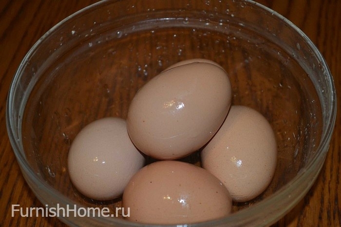 Окрашивание пасхальных яиц нитками