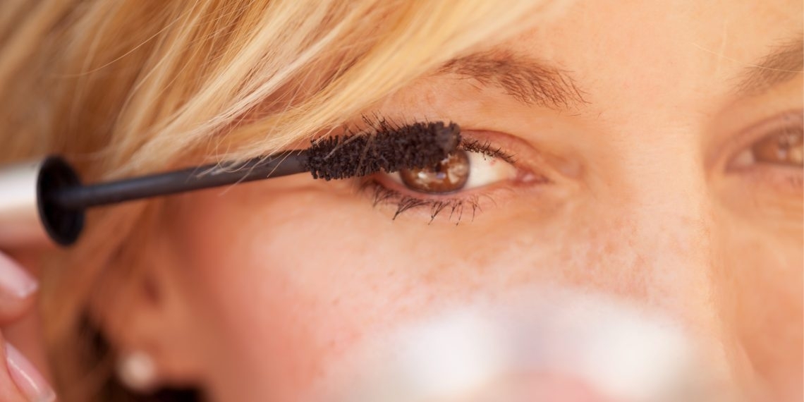 Как сохранить красивой кожу вокруг глаз 
