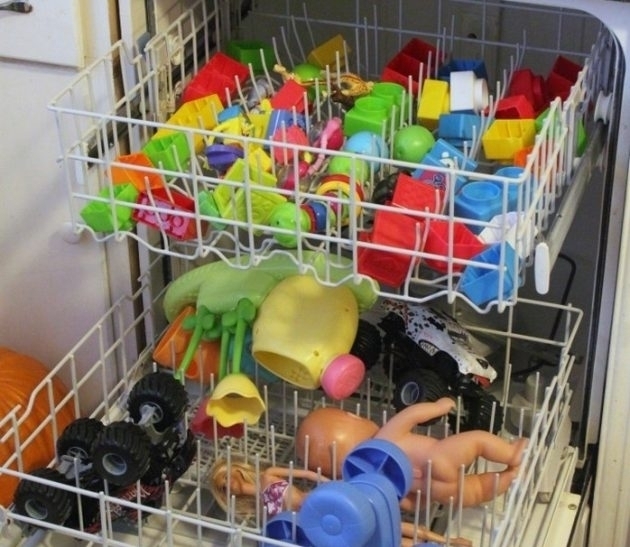 Неожиданные вещи, которые можно мыть в посудомоечной машине