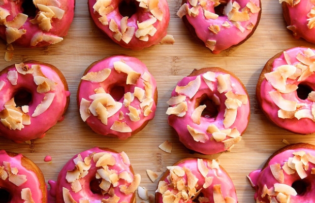 Пончики в розовой глазури