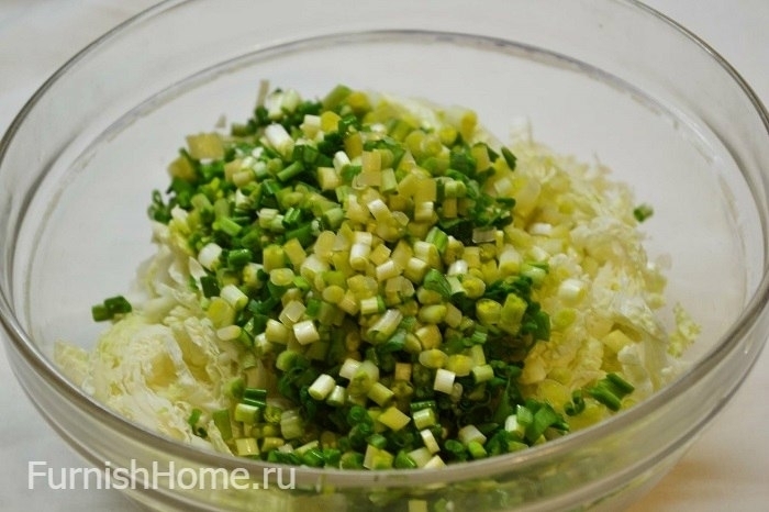 Салат из капусты, черемши и корейской моркови