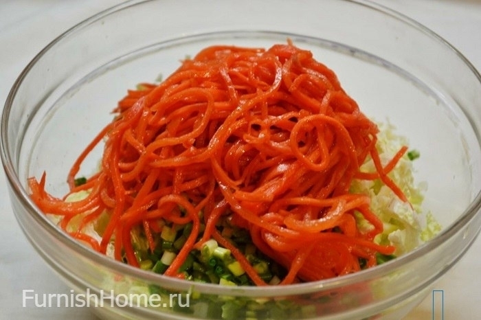 Салат из капусты, черемши и корейской моркови