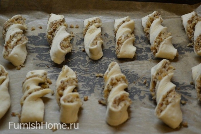 Дрожжевые булочки с ореховой начинкой