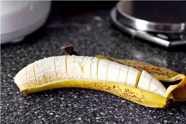 Банановый торт с ореховой глазурью