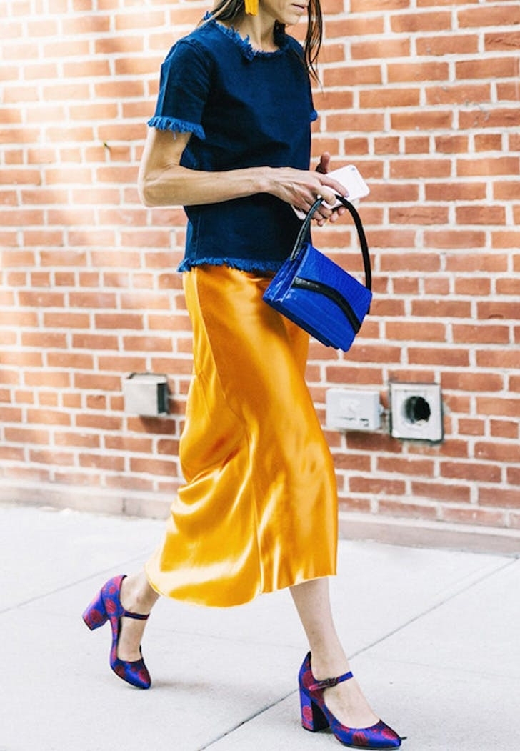 Модный топ с рукавом и шелковое облегающее скользящее платье Модный топ с рукавом и шелковое облегающее скользящее платье