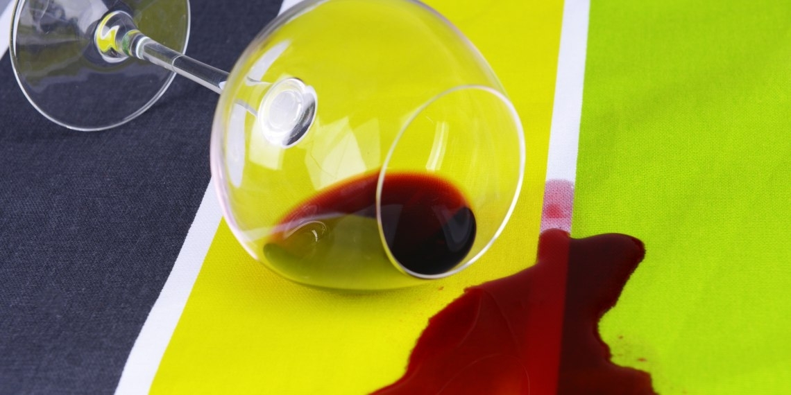 podkupila iskrennost tsvetnoy pyatna odezhde vivesti vina na kak vse nuzhno horoshie Как вывести пятна вина на цветной одежде фото