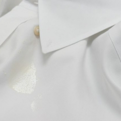 Как удалить масляные пятна с одежды