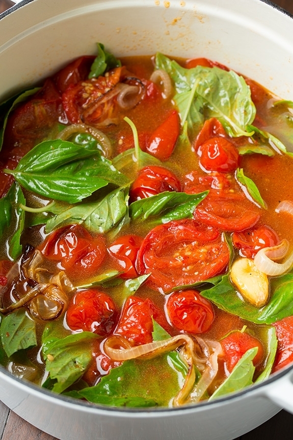 Суп с обжаренными помидорами и базиликом Суп с обжаренными помидорами и базиликом