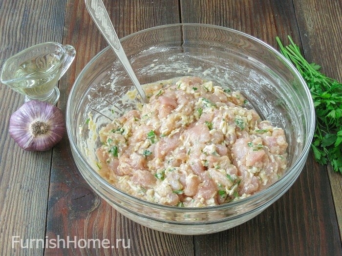 Куриные котлеты с плавленым сыром и зеленью