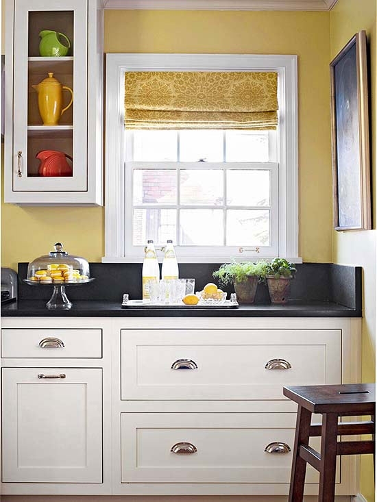 Кухонный шкаф в ярко-белых оттенках
