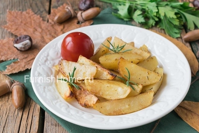 Картофель, запеченный дольками с розмарином и паприкой