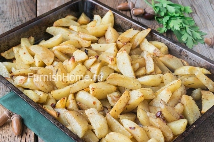 Картофель, запеченный дольками с розмарином и паприкой