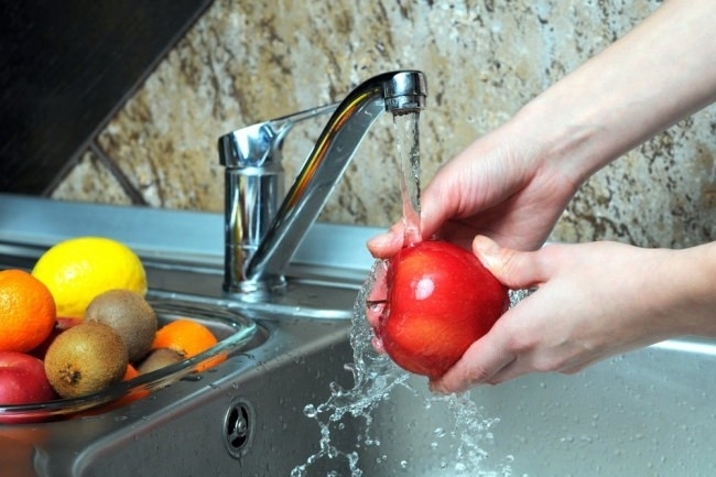 Как правильно мыть яблоки