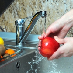 Как правильно мыть яблоки