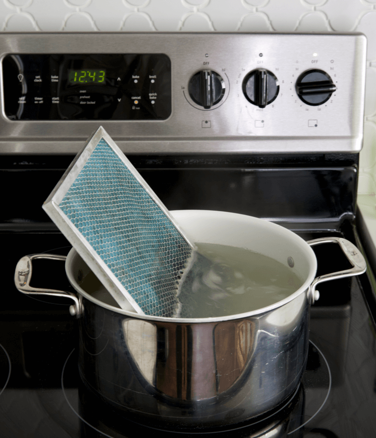 Самый простой способ почистить фильтр от вытяжки на кухне