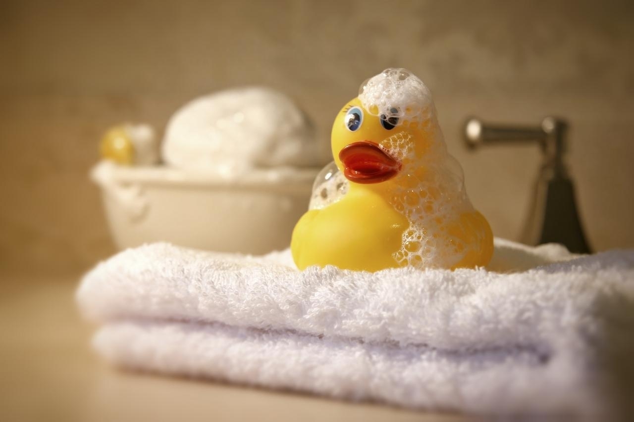 Почему опасны резиновые уточки для ванны