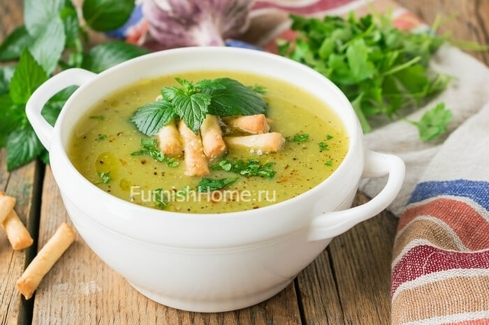 Суп-пюре из зеленого горошка с мятой