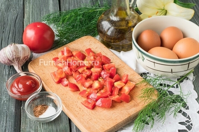 Яичница с шампиньонами, копчеными сосисками и сыром