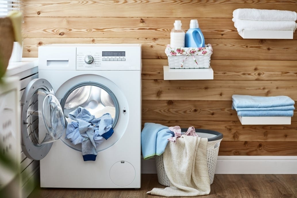 Можно ли хранить грязное белье в стиральной машине?