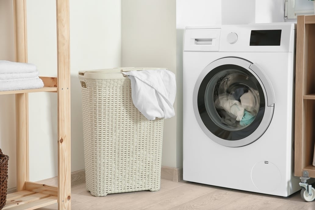 На какое время можно оставить мокрую одежду в стиральной машине?