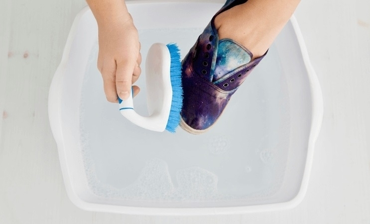 Как почистить обувь из текстиля