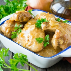 Куриные крылышки тушеные в остром сметанном соусе Куриные крылышки тушеные в остром сметанном соусе