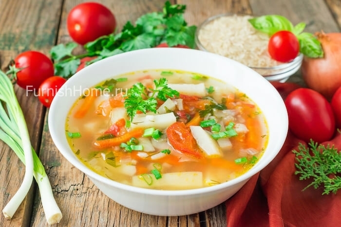 Картофельный суп со свежими помидорами и рисом