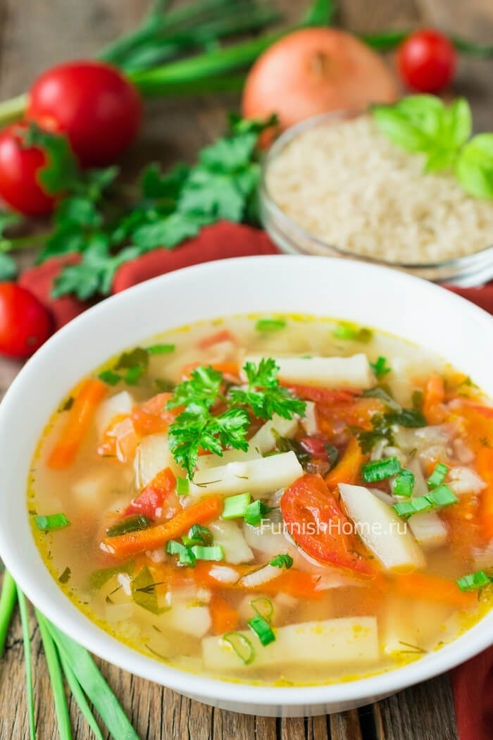 Картофельный суп со свежими помидорами и рисом